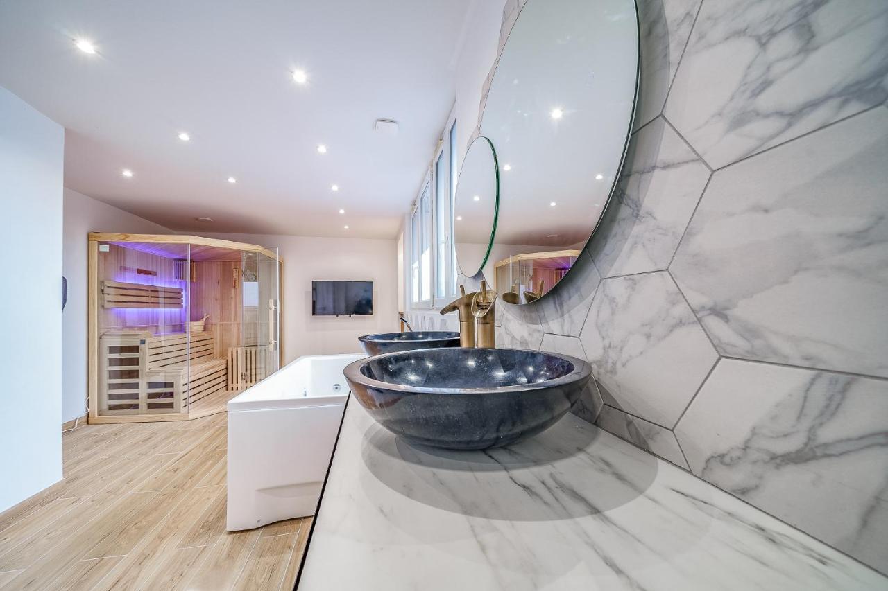L'Evasion - Sauna Jacuzzi Cinema Tours Exterior foto